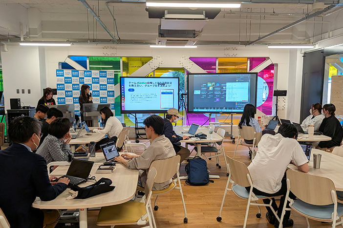Beyond SDGs推進センターにてプロトタイプを作成するプロジェクトメンバー Beyond SDGs推進センターにてプロトタイプを作成するプロジェクトメンバー