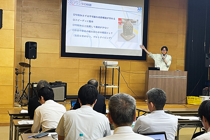 講師を務める榎本技師 講師を務める榎本技師