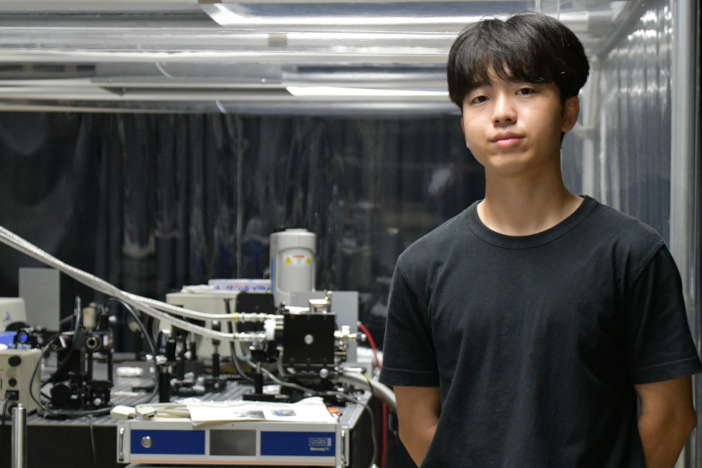 「優秀ポスター発表賞」を受賞した大学院生の山岸颯矢さん