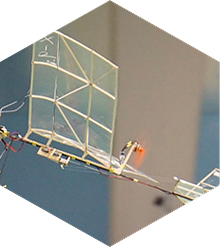 小型無人飛行機